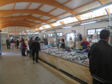Inside the market building the fishermen are selling todays catch, which smells sweet and tempting to the tastebuds!