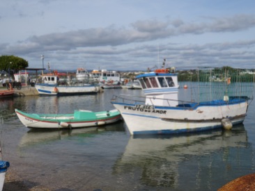 I love the calmness of the Fuzeta harbour on Sunday.